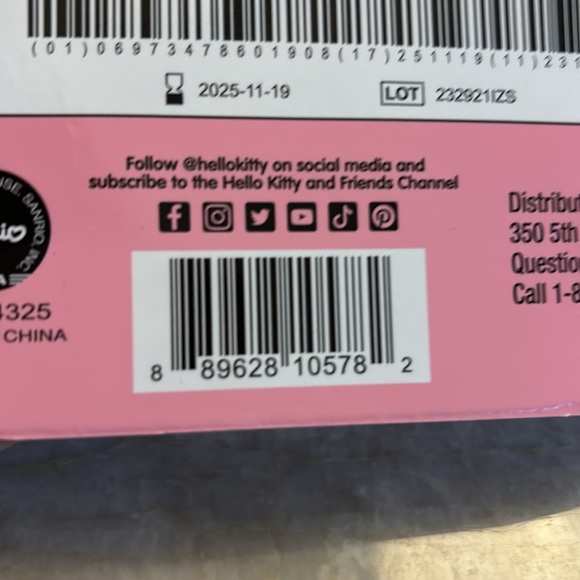 Hello Kitty and Friends Toothbrush Collection - Picture 3 of 3